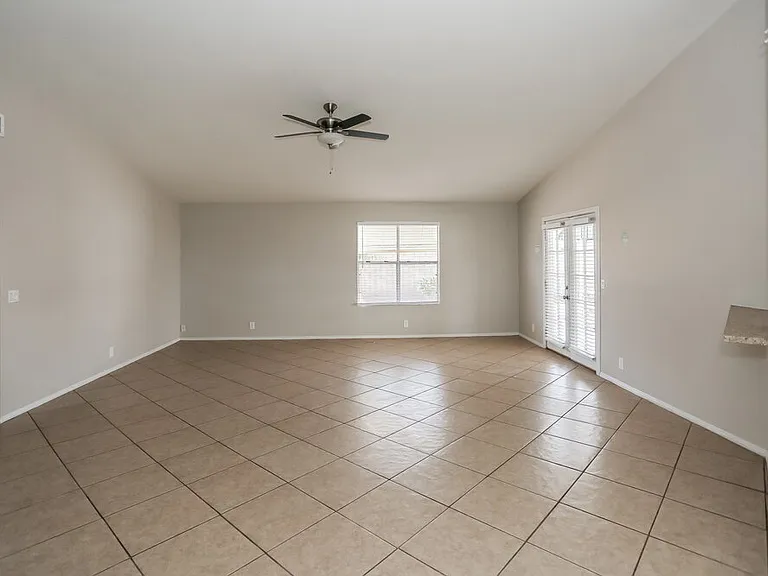 8032 W Tuckey Ln — Photo 4