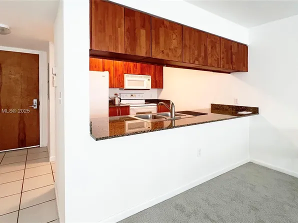 1200 Brickell Bay Dr APT 2814, Miami, FL 33131