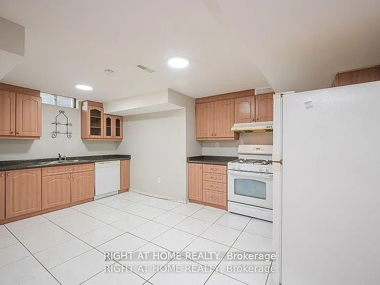 1724 Samuelson Cir — Photo 31