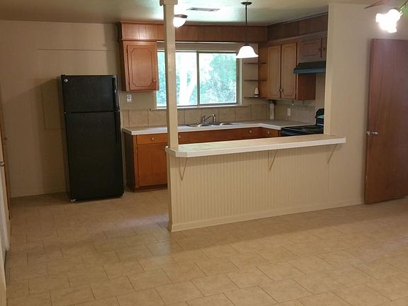 2nd image of 704 Cypress Dr