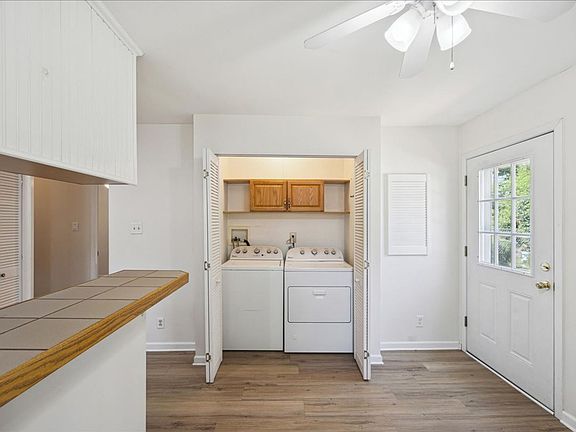 5th image of 154 Austin Ave
