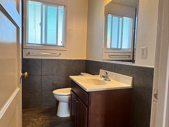 5th image of 907 Burlingame Ave APT 10