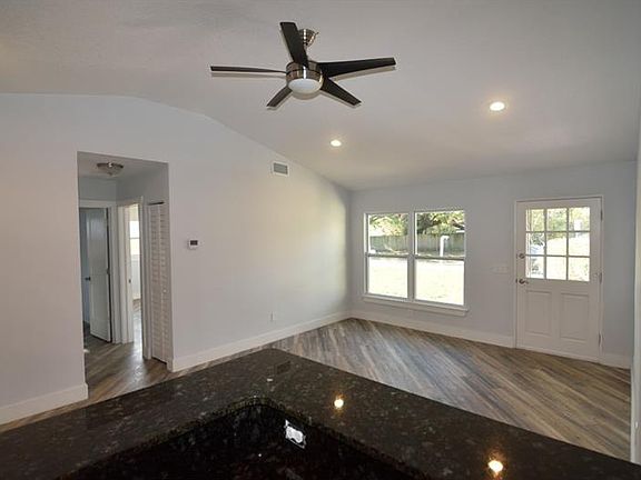 5th image of 1553 Cambridge Dr