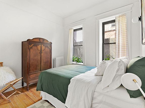 2nd image of 467 Pacific St APT 4
