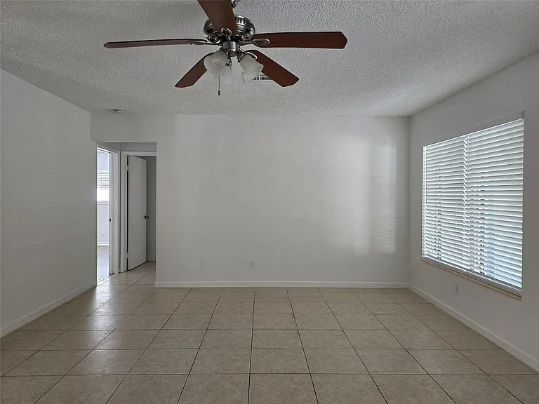 1524 NE 5th Ave — Photo 12