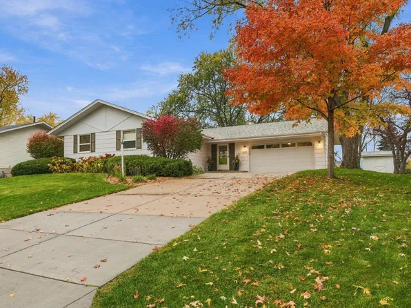 620 Riviera Dr, New Brighton, MN 55112