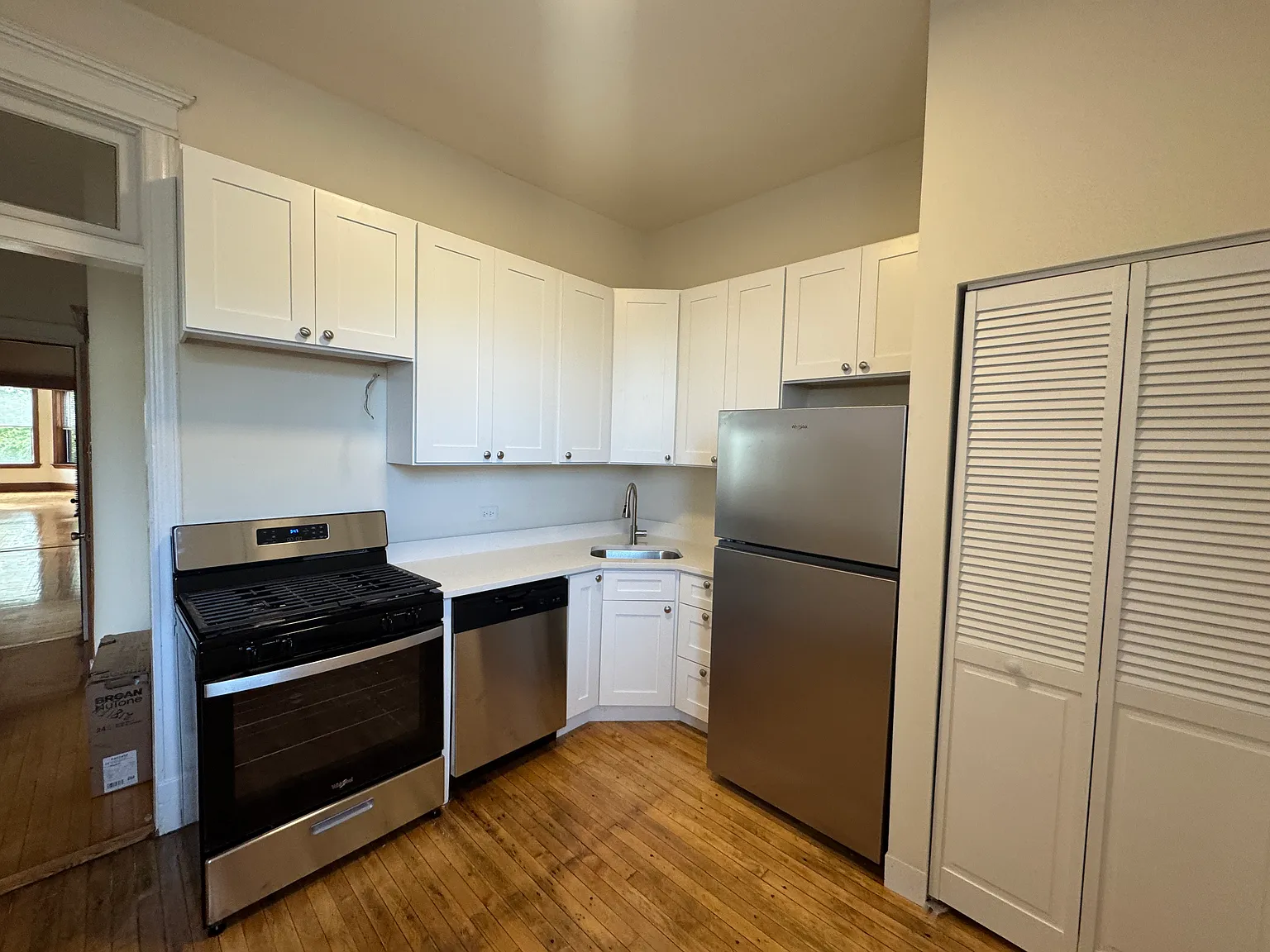 3 bed, 1200 sqft, $3,500 — Photo 3