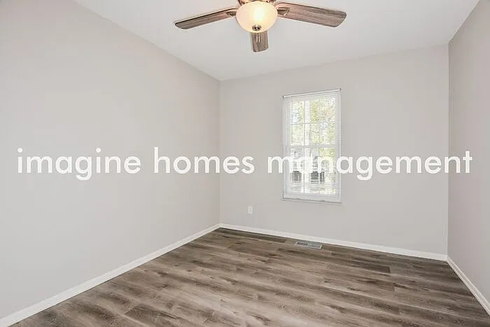 908 Broadhurst Dr — Photo 10