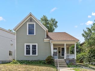 1022 Lilac Ct NE, Grand Rapids, MI 49503