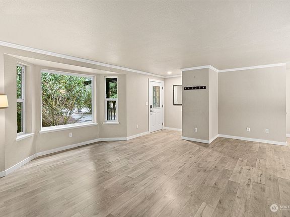 5th image of 8943 Bedrock Place SE