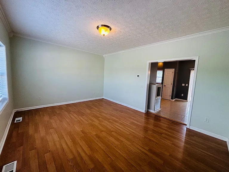 1626 Providence Blvd — Photo 2