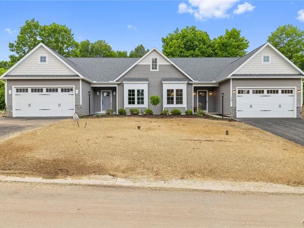 2A Free Fall Ln, Syracuse, NY 13215