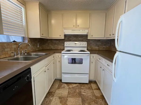 200 S Anderson St #3, Angleton, TX 77515