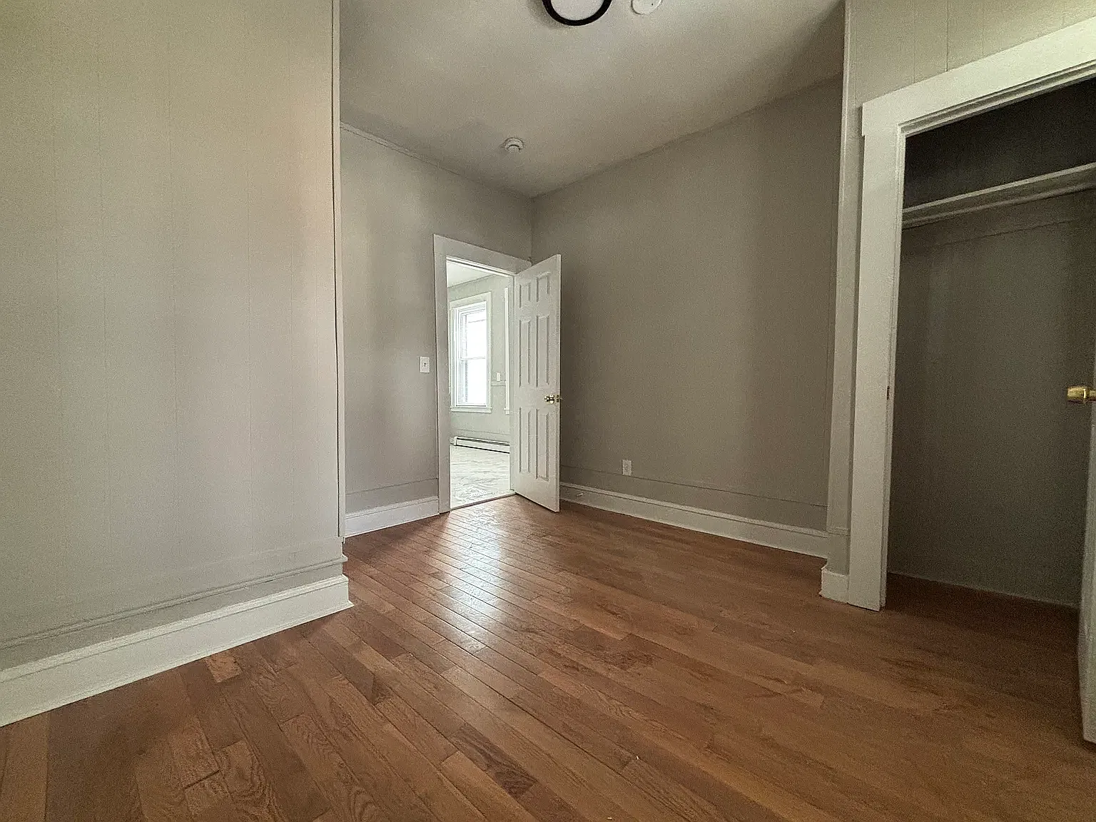 3 bed, 1100 sqft, $2,000 — Photo 3