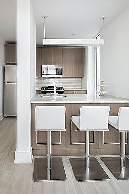 3rd image of 86 Fleet Pl APT 9E