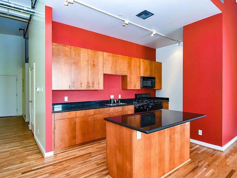 915 Franklin St #2H — Photo 6