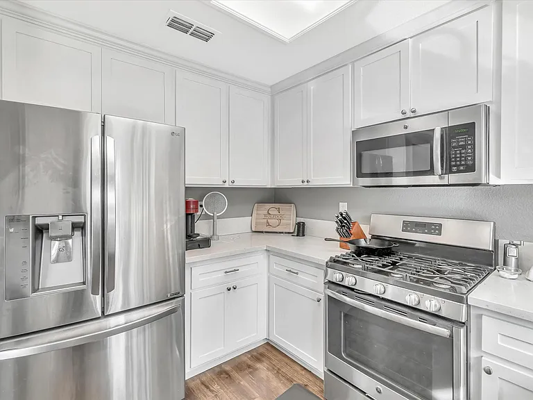 1060 Saint Andrews Dr — Photo 12