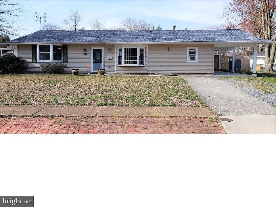 1st image of 31 Mallboro Dr