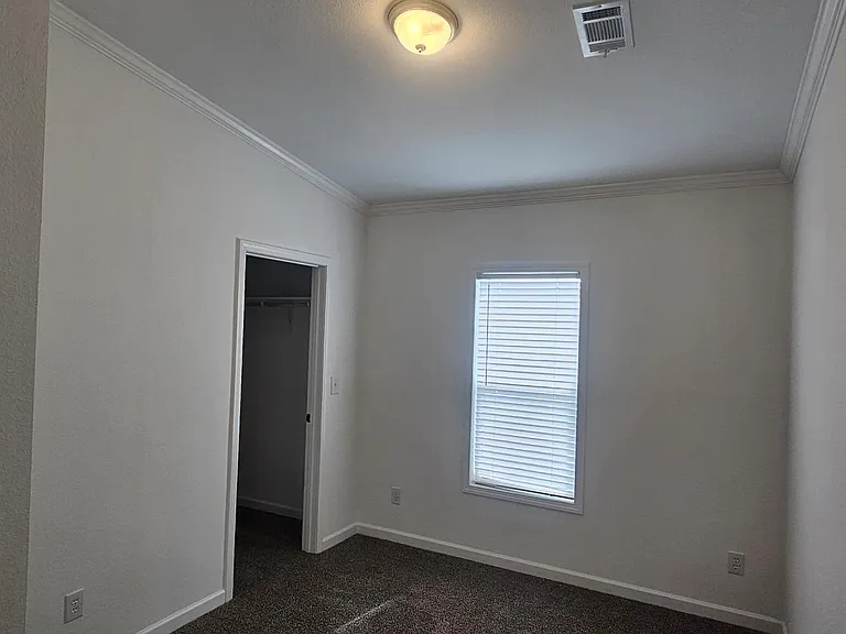 Dwelling at New Braunfels — Photo 69