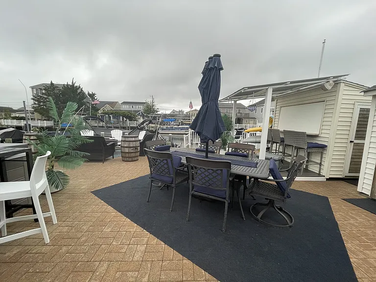 Sylvia Ln — Photo 25