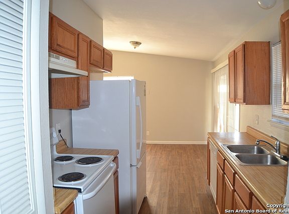 2nd image of 5122 Village Gln