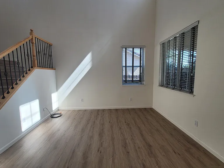 415 Zinnia Ct — Photo 6