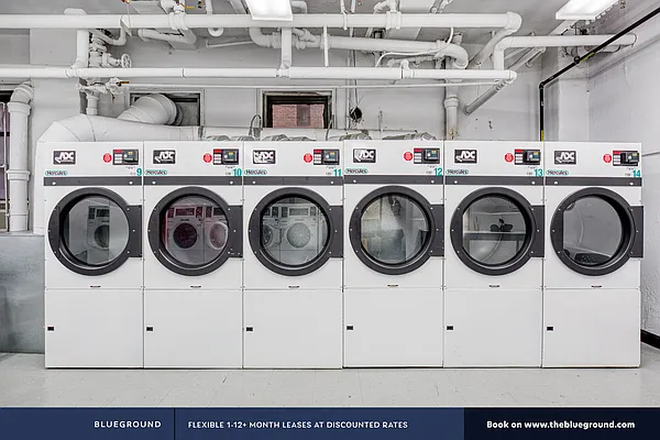 Rented by The Blueground | media 204