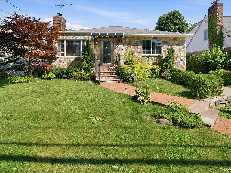 1641 Falmouth Ave — Photo 1