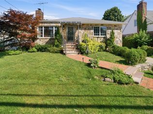 1641 Falmouth Ave, New Hyde Park, NY 11040