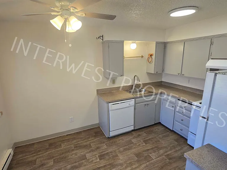 Canterbury Terrace Apartments — Photo 11
