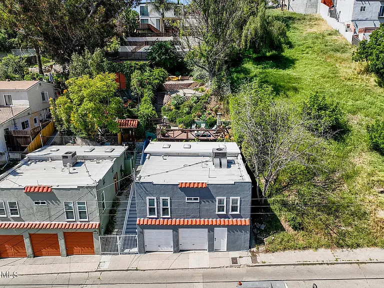 422 James St — Photo 1