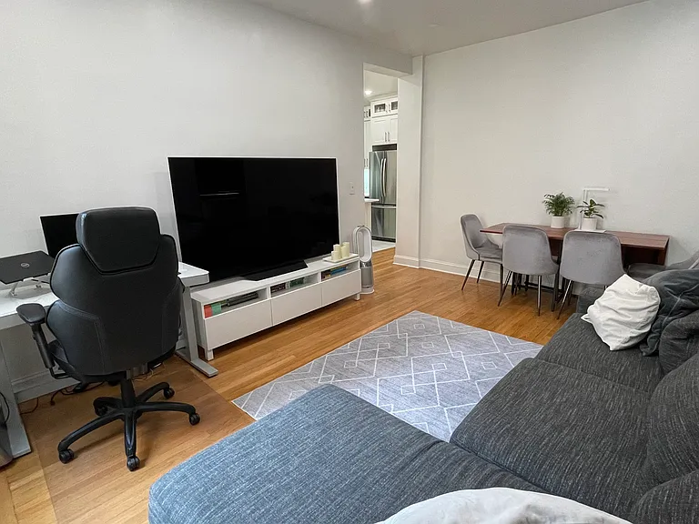 205 W 54th St #8G — Photo 3