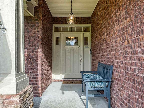 2nd image of 5327 Woodlake Trl