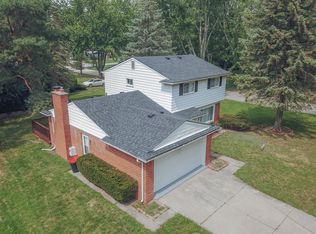 29587 Fall River Rd, Southfield, MI 48076