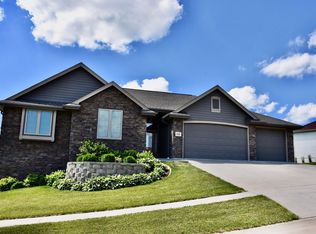 1510 S Lenox Cir, Council Bluffs, IA 51503