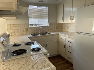 1009 N Brown St, Hanford, CA 93230