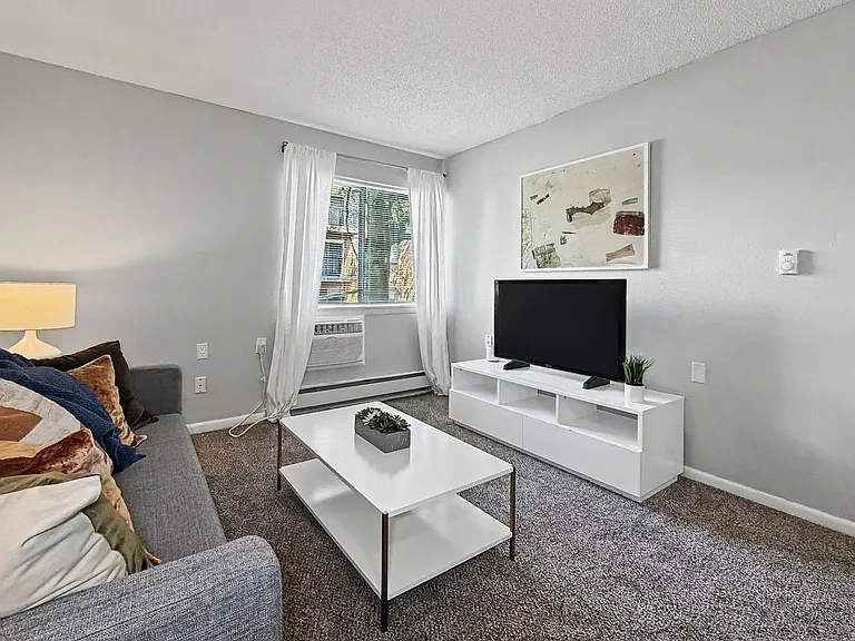 1800 Watrous Ave — Photo 5