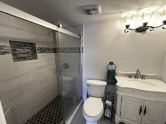 5th image of 212 Waltham #I
