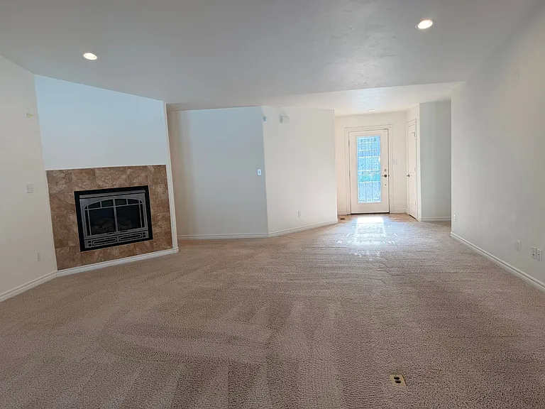 646 Cortney Way — Photo 3