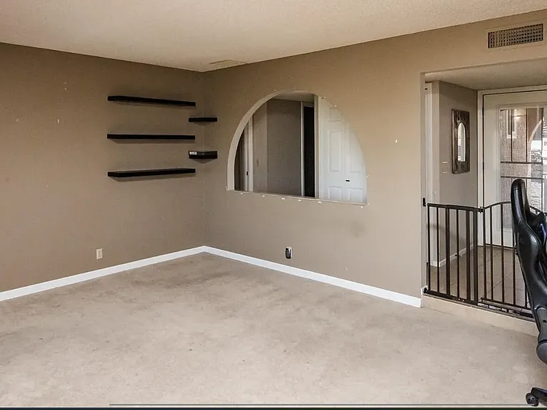 2435 Little Plz — Photo 4