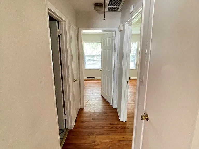4148 Lee St #B — Photo 8