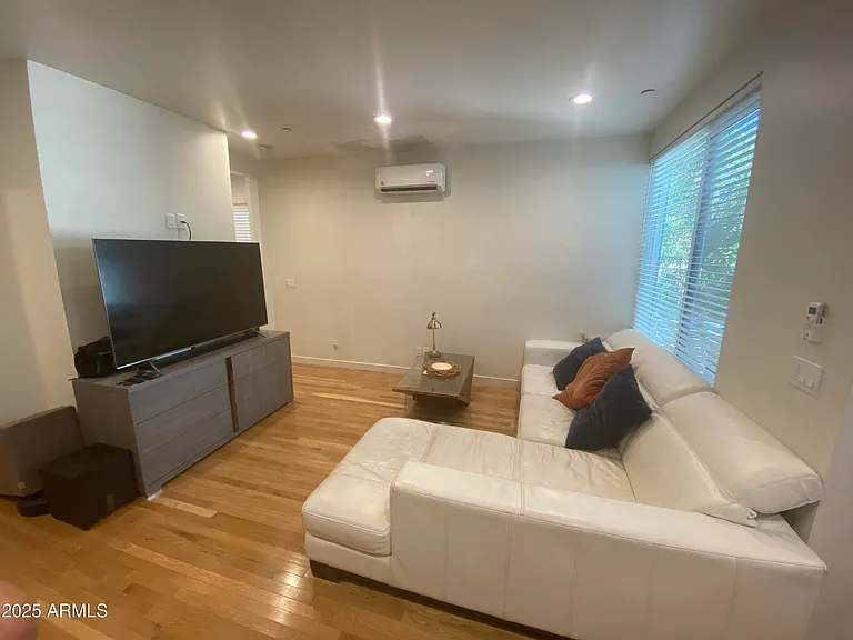 528 W Culver St #B — Photo 5