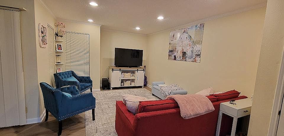 1st image of 1523 Lincoln Way APT 102