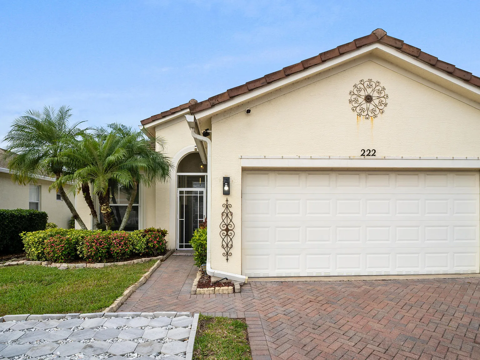 3 bed, 2.0 bath, 1743 sqft, $2,500 — Photo 3
