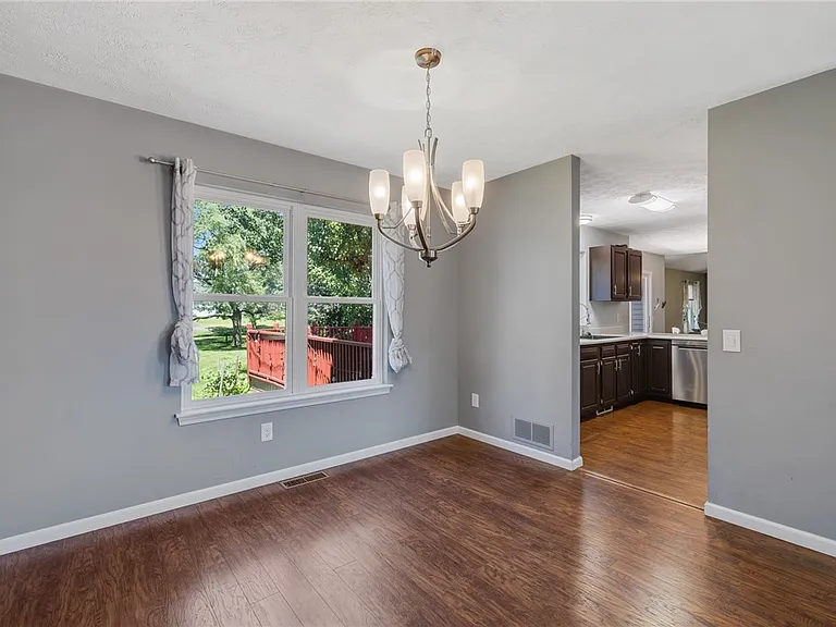 40 Alverstone Way — Photo 15