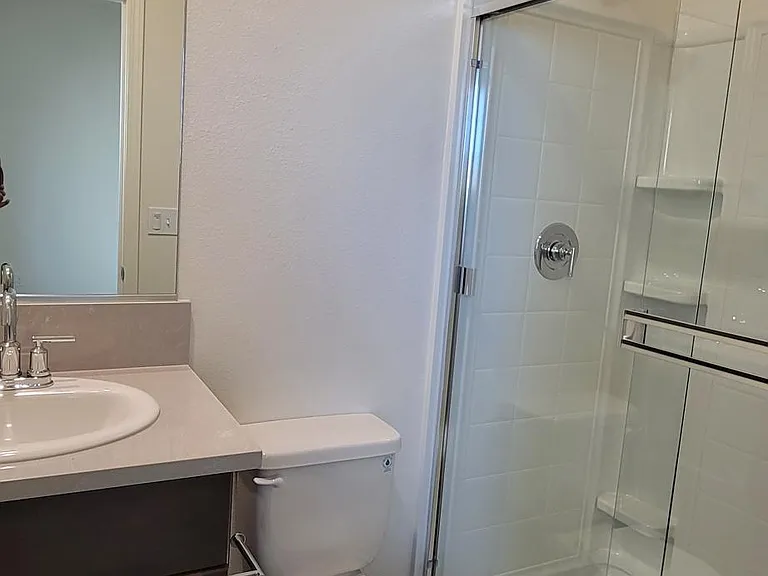 Secondary bedroom - full bathroom