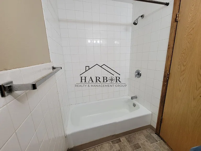 202 11th Ave NW #602 — Photo 9