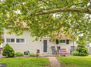 64 Rambler Ln, Levittown, PA 19055