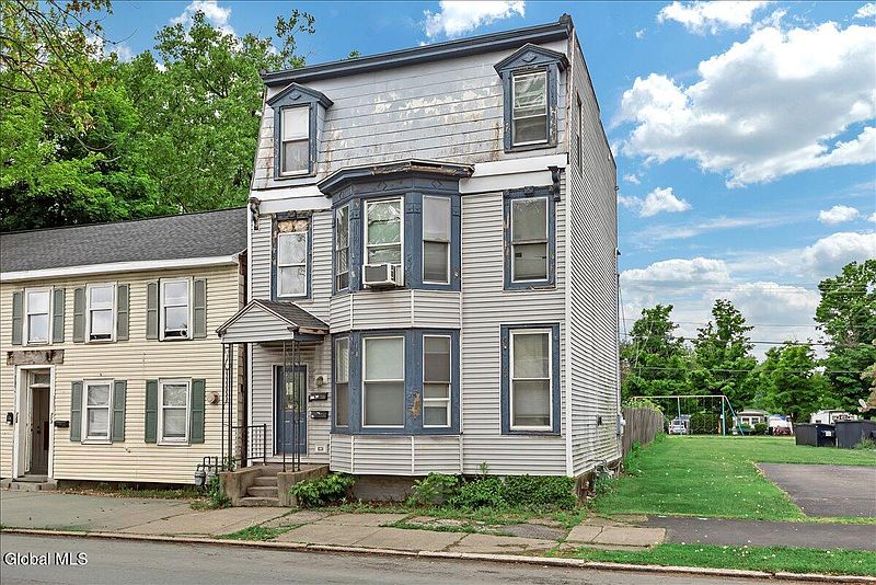 2nd image of 715 2nd Avenue