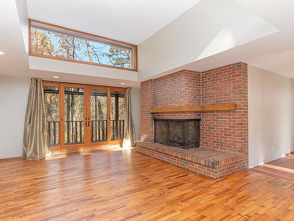 4th image of 205 Glenhill Ln